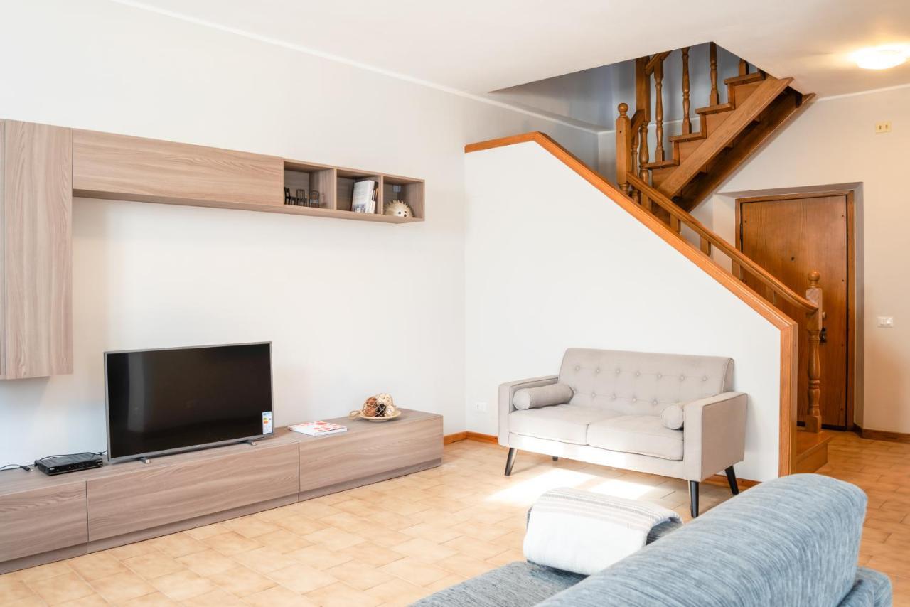 Le Tre Ninfee Di Pusiano! Free Parking Apartment Bagian luar foto