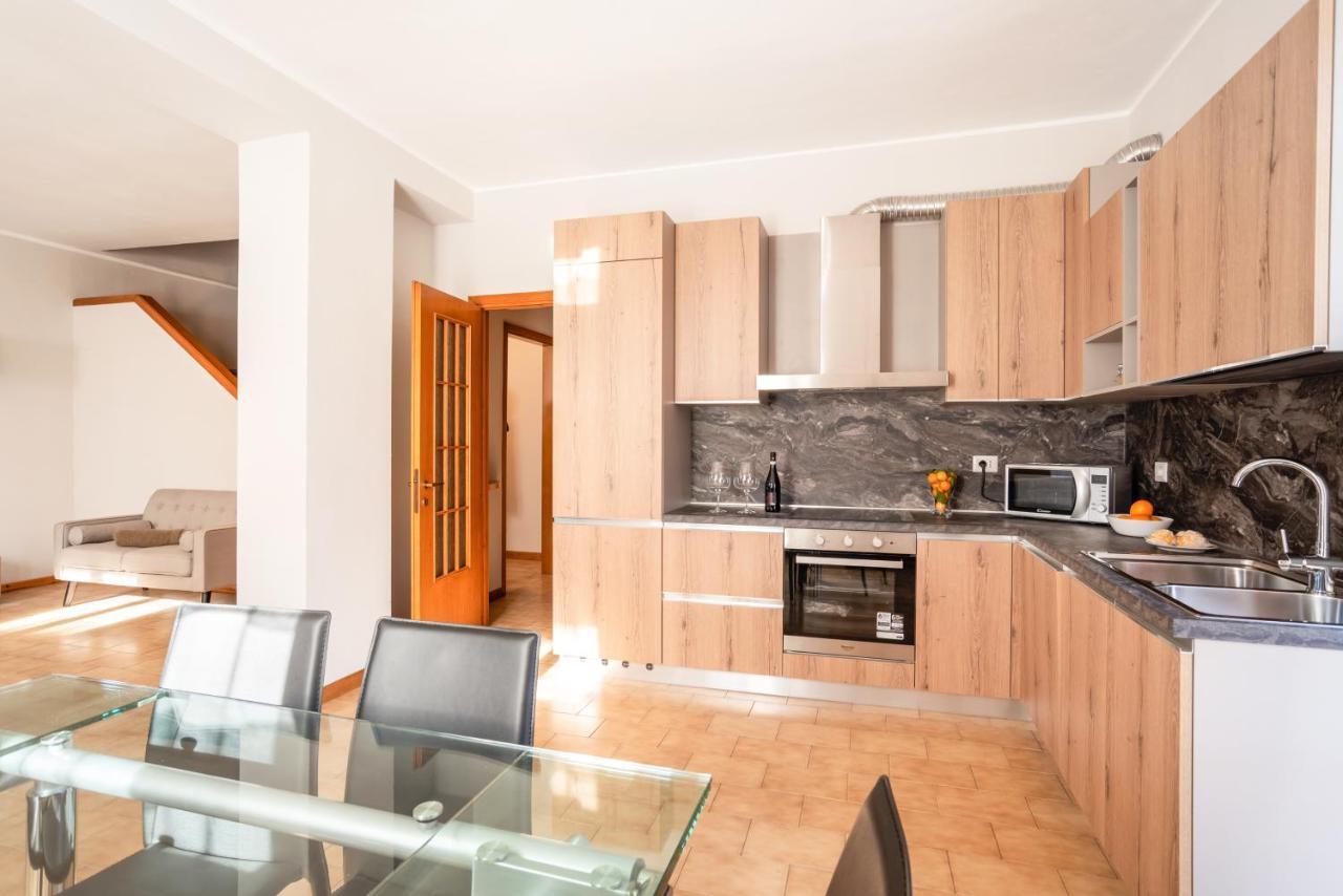 Le Tre Ninfee Di Pusiano! Free Parking Apartment Bagian luar foto