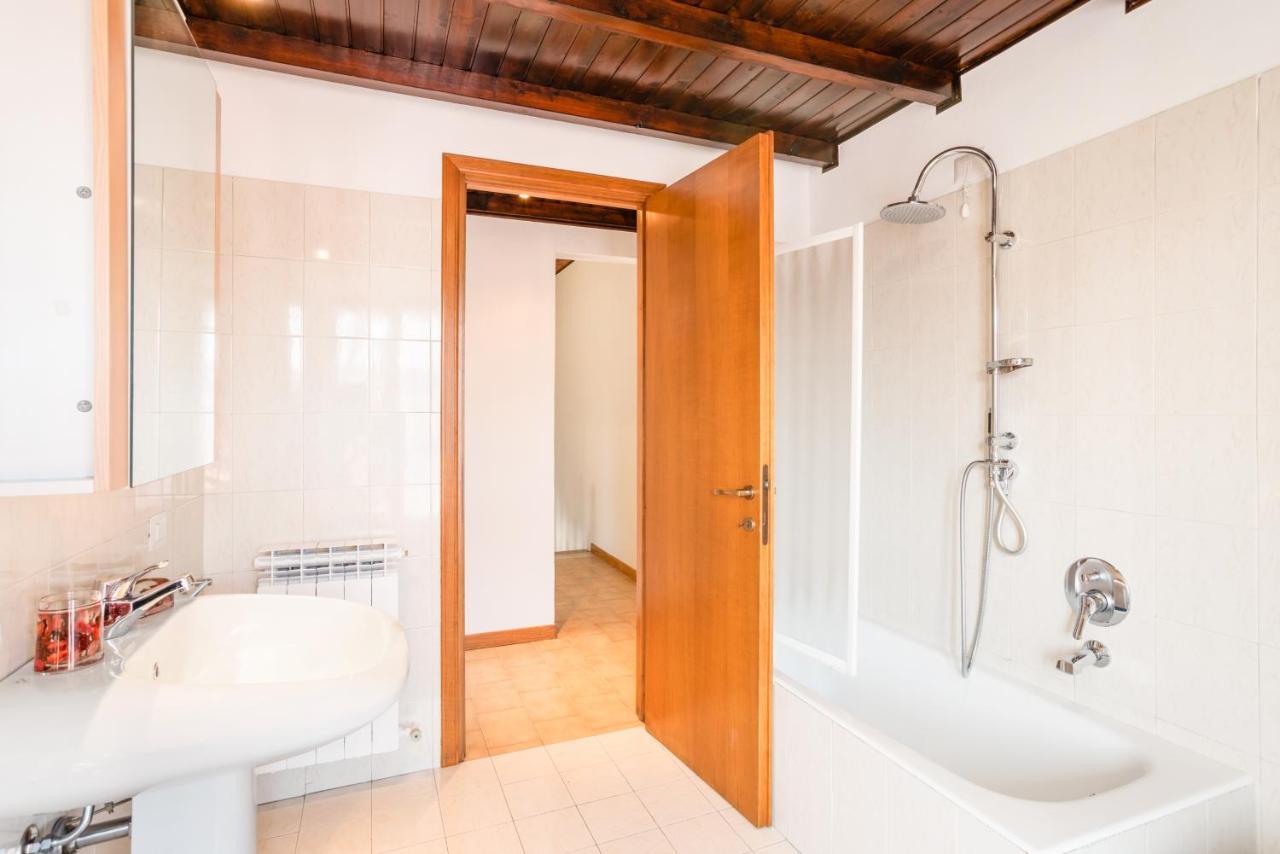 Le Tre Ninfee Di Pusiano! Free Parking Apartment Bagian luar foto